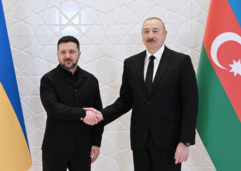 Zelenskyy Meets Aliyev in Azerbaijan, Says Ukraine Is Ready for Russia Peace Talks