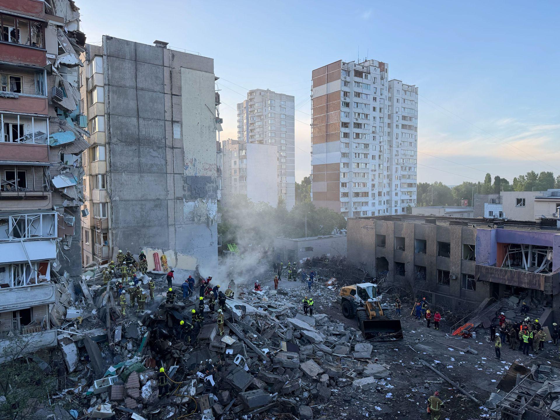 Russian Missile Attack on Kyiv Apartment Building Kills 24, Zelenskyy Leads Mourning