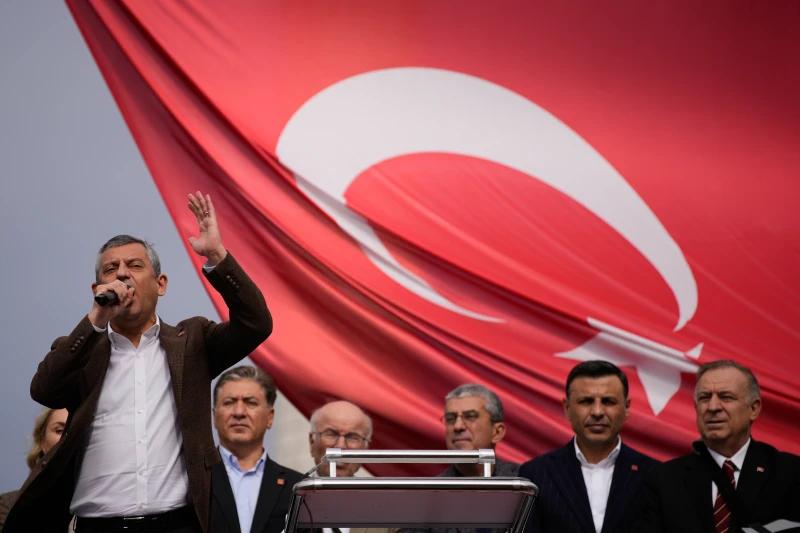 Turkish Court Removes CHP Leader Özgür Özel, Restores Kemal Kılıçdaroğlu