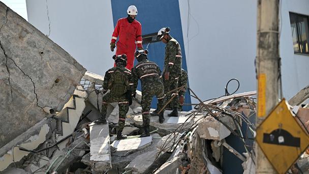 Colombian Rescuers Pull 32-Year-Old Woman Alive After 7.4 Quake Near San José del Palmar