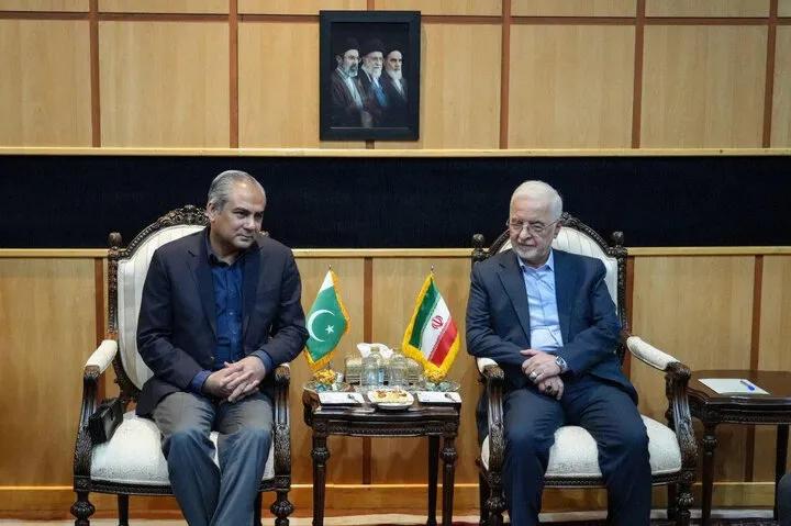 Mohsin Naqvi Meets Eskandar Momeni in Tehran To Discuss Bilateral Ties And Houthi Attacks