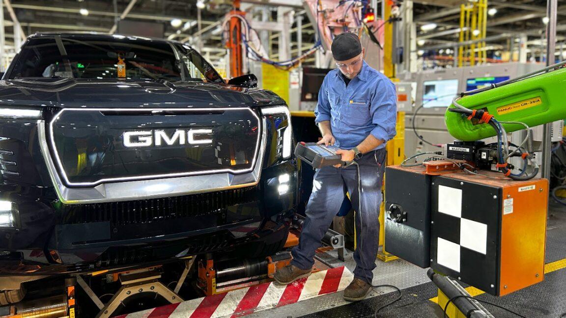 General Motors Lays Off 500 To 600 Salaried IT Employees In Austin And Warren