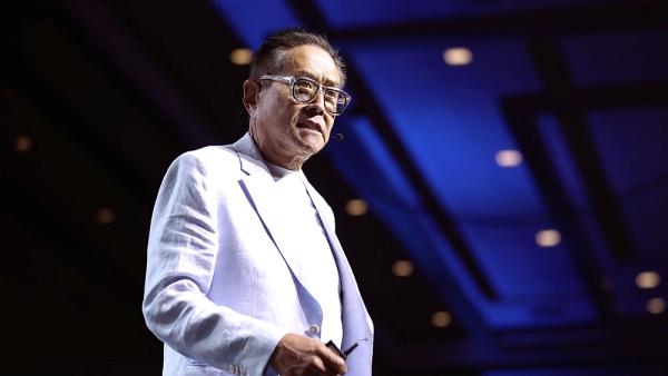 Kiyosaki Warns 1974 Shifts Trigger 2026 Crisis, Urges Bitcoin and Gold