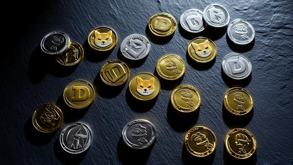 Kirsten Gillibrand Proposes Ban On Trump, Congress Members Issuing Meme Coins