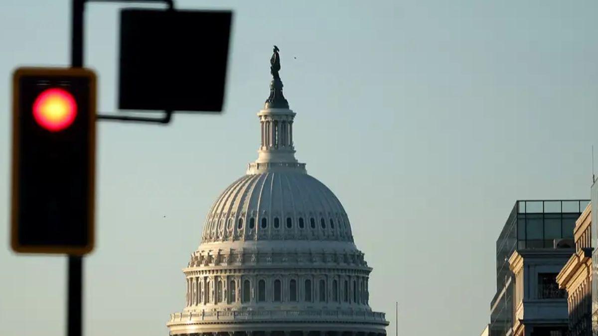 Trump Faces May 1 War Powers Deadline as Congress Debates US-Israel Attacks on Iran