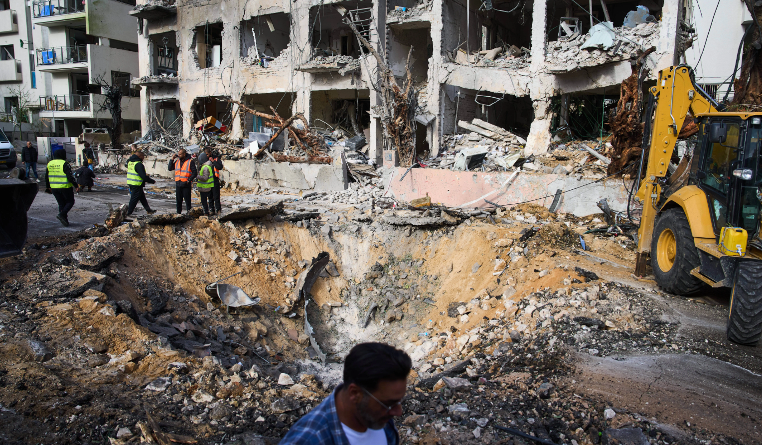 Two Israeli gas fields shut down following Iranian missile threats