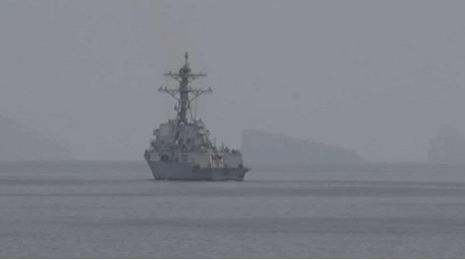 US Navy Begins Mine Clearance in Strait of Hormuz Amid Iran Threats