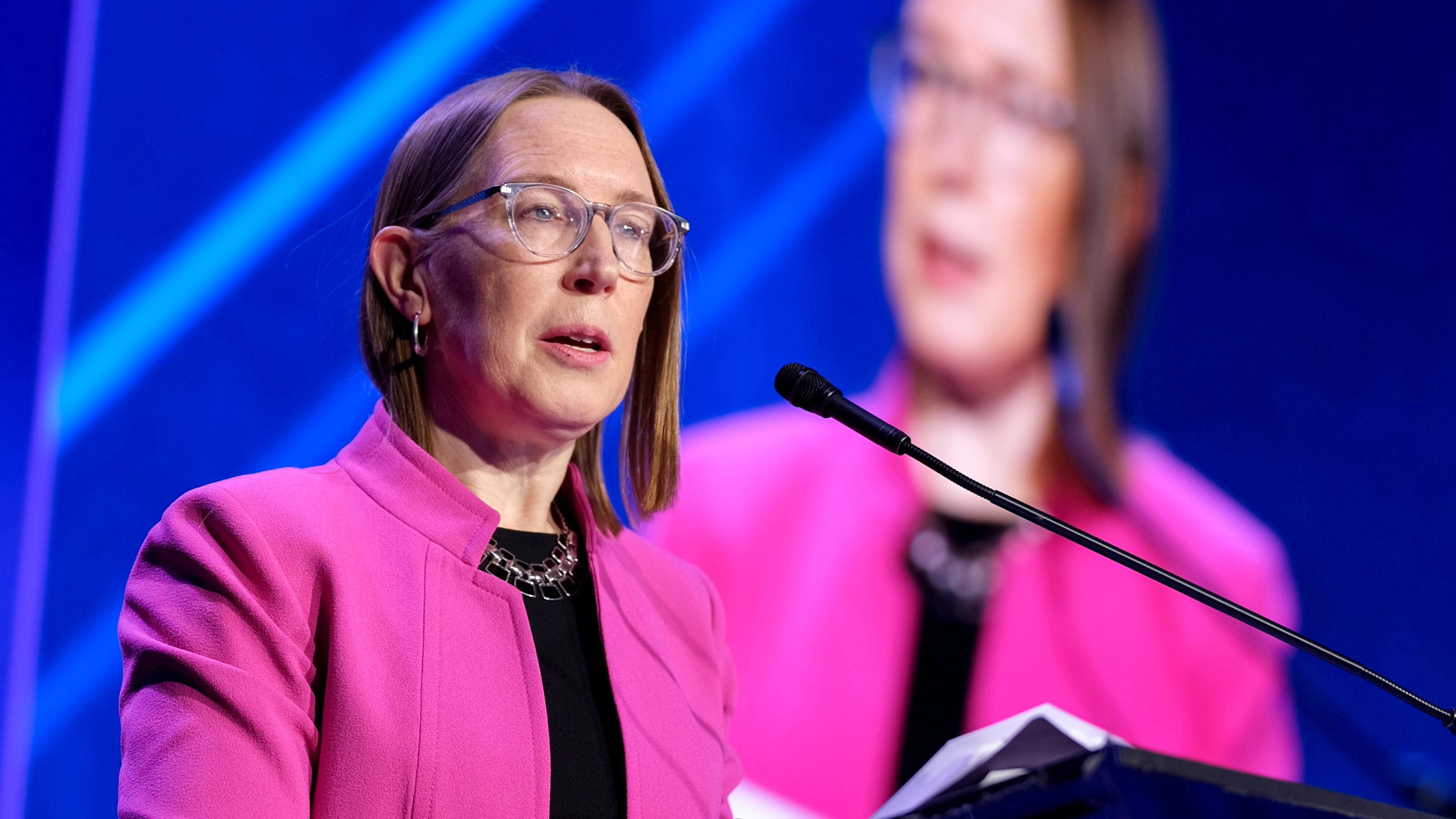 Hester Peirce Counters Claims SEC Tokenization Rule Enables Synthetic Tokens