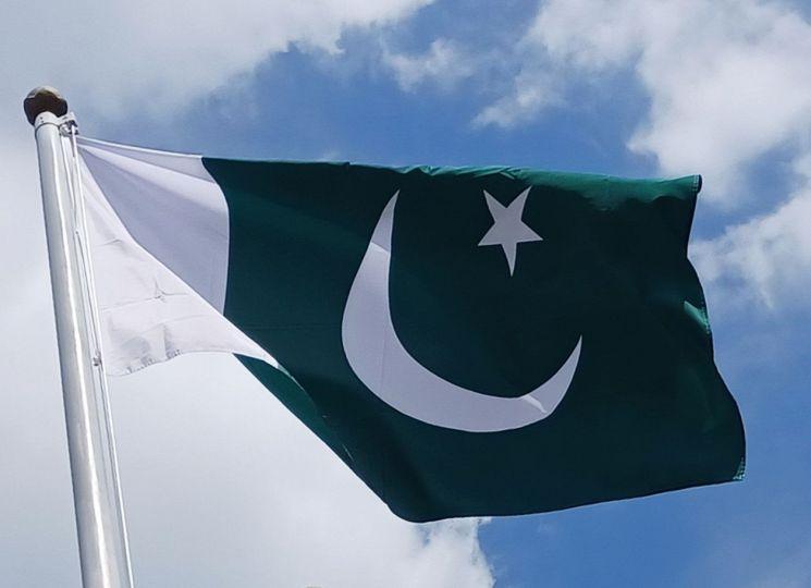 Pakistan Mediates US-Iran Ceasefire Hours Before Trump's Bombing Deadline