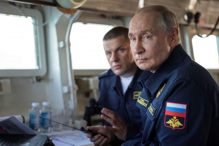 Putin Visits Japan-Claimed Iturup, Triggering Tokyo Protests Over Kuril Dispute