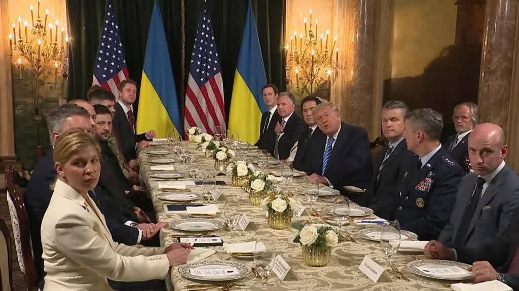 Trump Signals Moscow Influence in Mar-a-Lago Ukraine Talks With Zelensky
