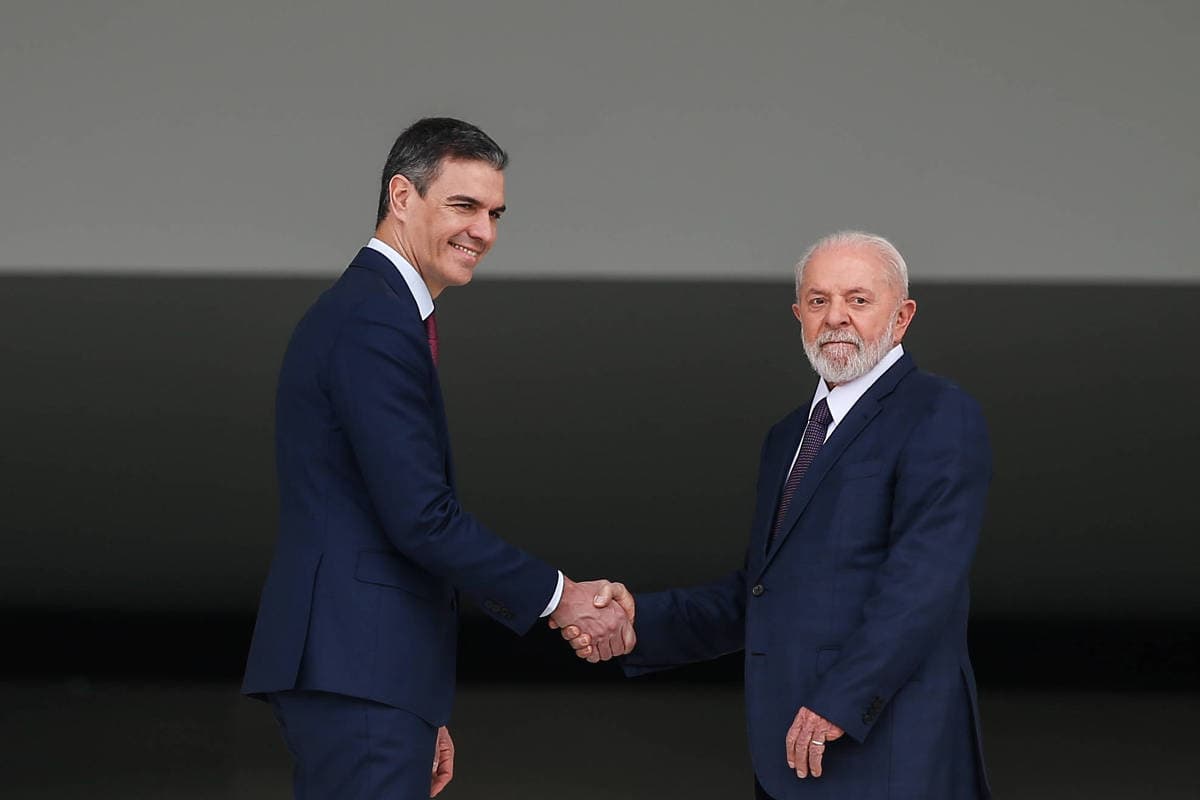 Lula and Spain's prime minister call for an end to the war in Iran during a phone call