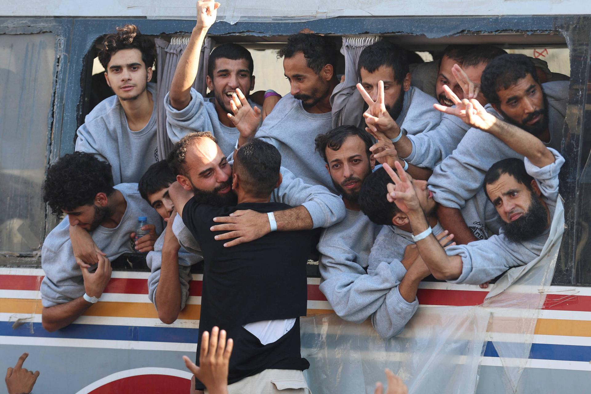 Israel Releases Palestinian Prisoner After Two Decades in Detention and Transfers Him to Negev Desert