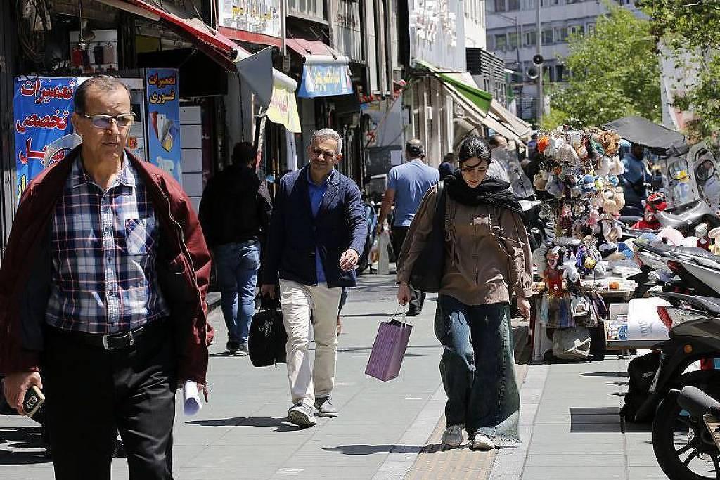Iran’s Internet Blackout Leaves Tehran Residents Struggling With Unemployment and Security