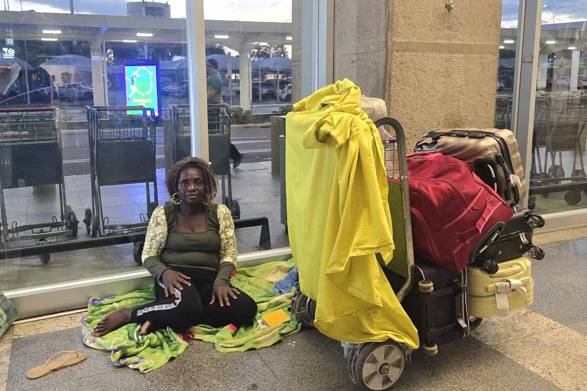 A Sierra Leonean woman has been sleeping at Belém airport for six months; the court orders the government to provide assistance.