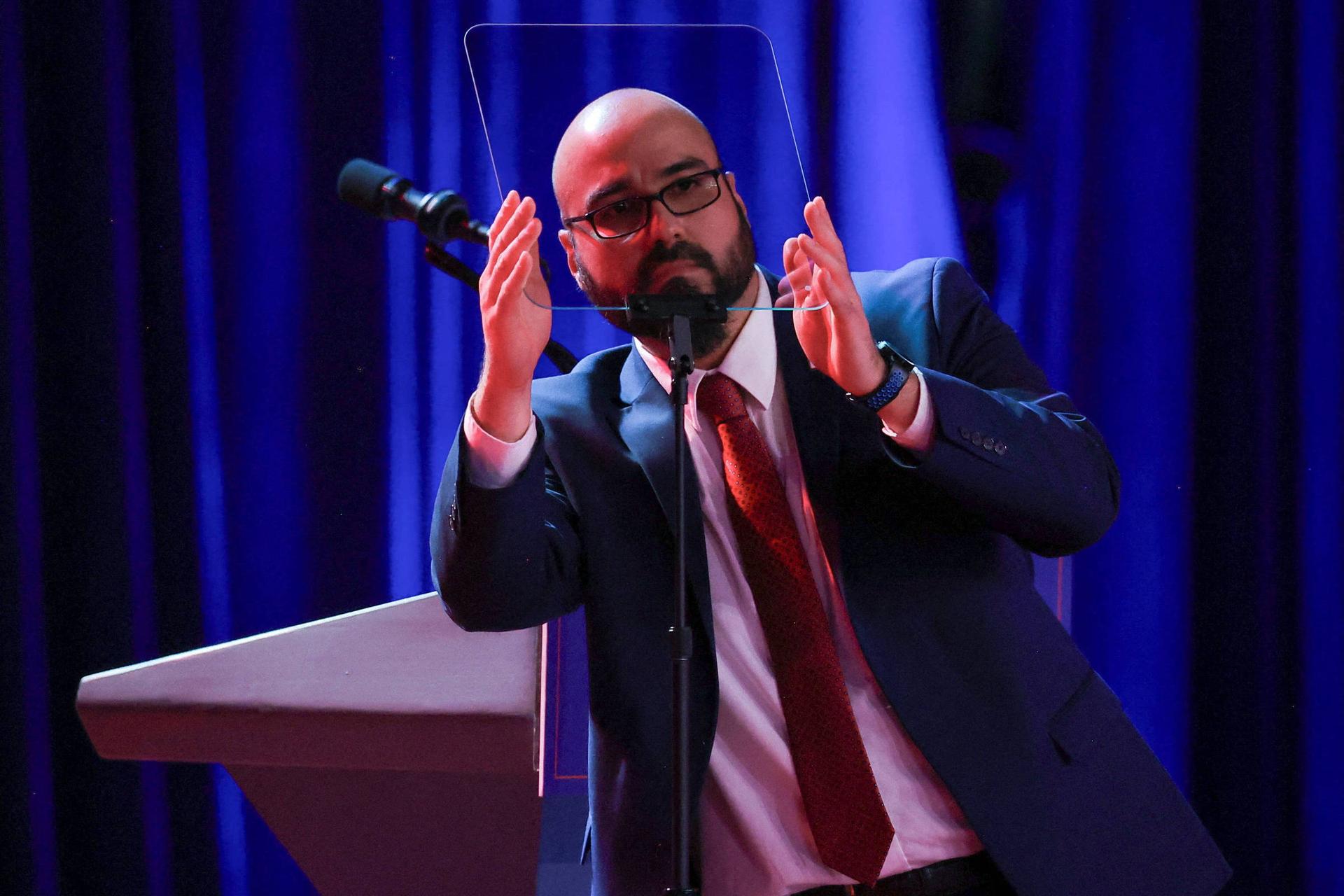 Federal Regulators Investigate White House Teleprompter Operator Gabriel Perez Over Kalshi Bets