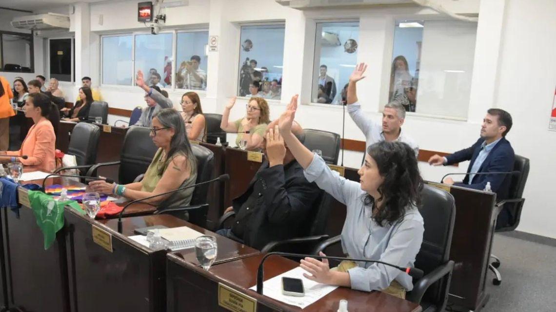 Opposition Bloc Submits Bill for 21.2% Teacher Pay Increase and Gatillo Clause Reinstatement