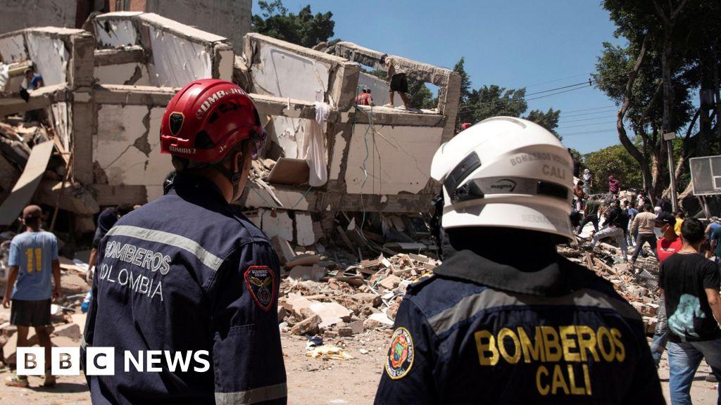 7.4 Earthquake Kills At Least 132 In Western Colombia, Traps People Under Debris