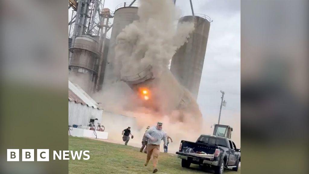 Illinois Grain Silo Collapses in Martinton Without Injuries