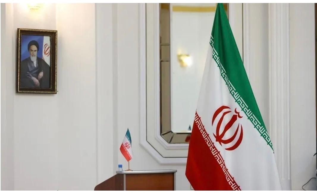 Iran Launches Extensive Retaliation, Strikes Regional Energy Infrastructure and US Bases