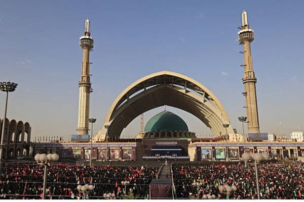 Trump Says US Won’t Target Officials at Khamenei Funeral as Tehran Ceremonies Begin