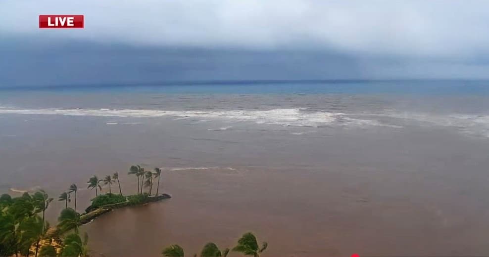 Hawaii Floods Spark Infrastructure Collapse Fears, Worst in Decades