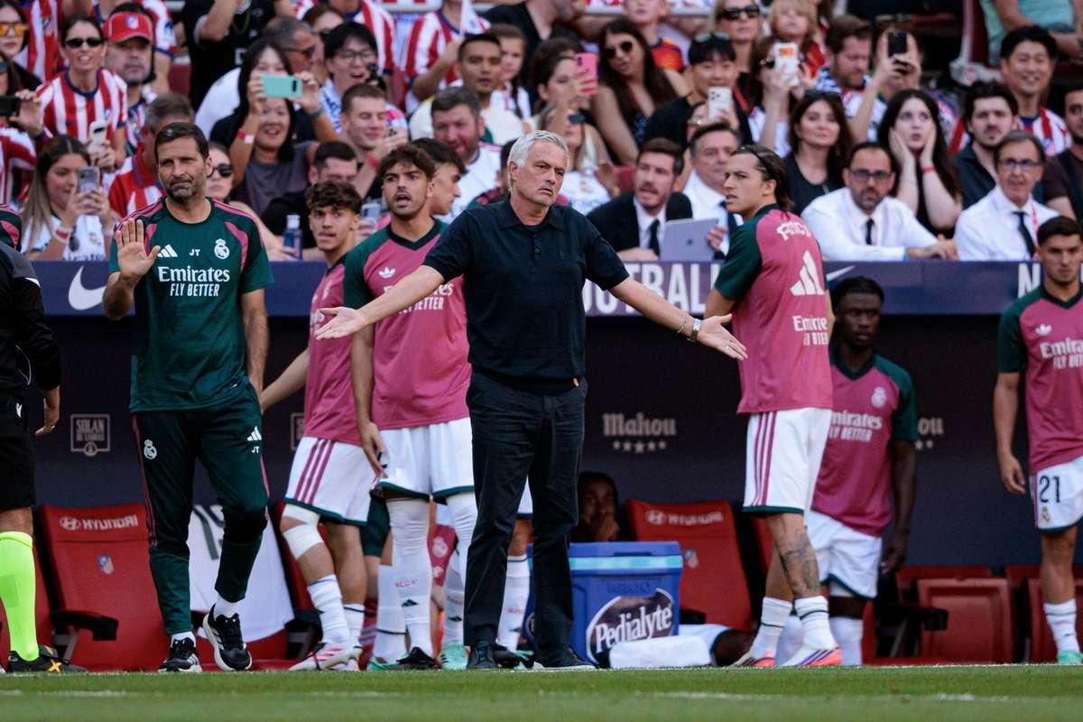José Mourinho Arrives With Printed Red Card Screenshots After Real Madrid’s 2-1 Loss to Atlético
