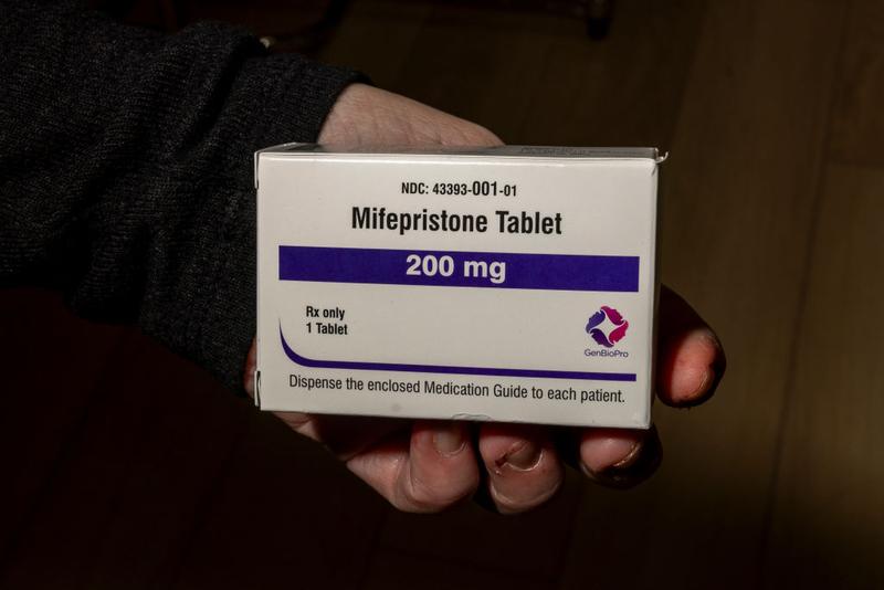 Samuel Alito Temporarily Pauses Louisiana Ruling Restricting Mifepristone Mail Access