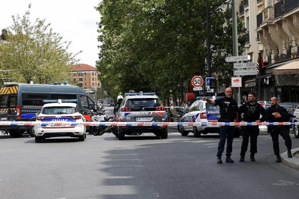 Man Stabs Three Women With Kitchen Knives Near Porte De Clichy, Paris Police Arrest Suspect