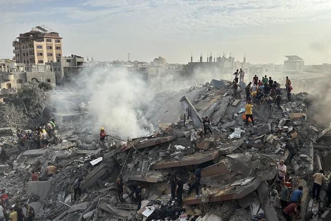 Israel Continues Genocide in Gaza as Over 10,000 Palestinians Remain Buried Under Rubble