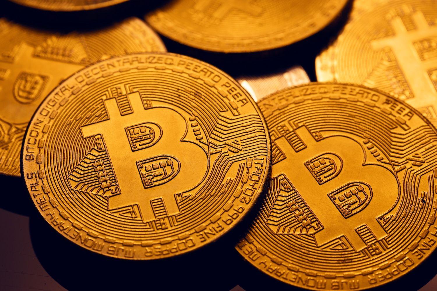 Crypto Markets Deepen Downturn as Bitcoin Near $62,500 and Ether Plunges