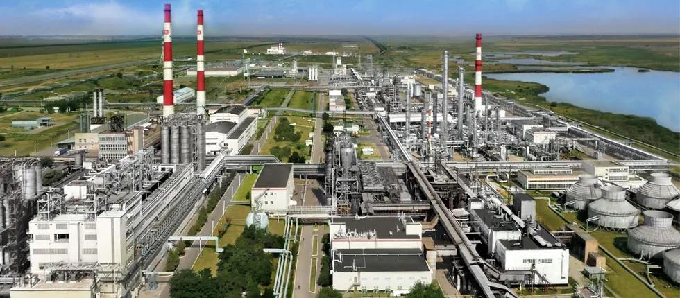 Ukrainian Forces Strike Stavrolen Petrochemical Plant Producing Polymers for Russian Military in Stavropol Region
