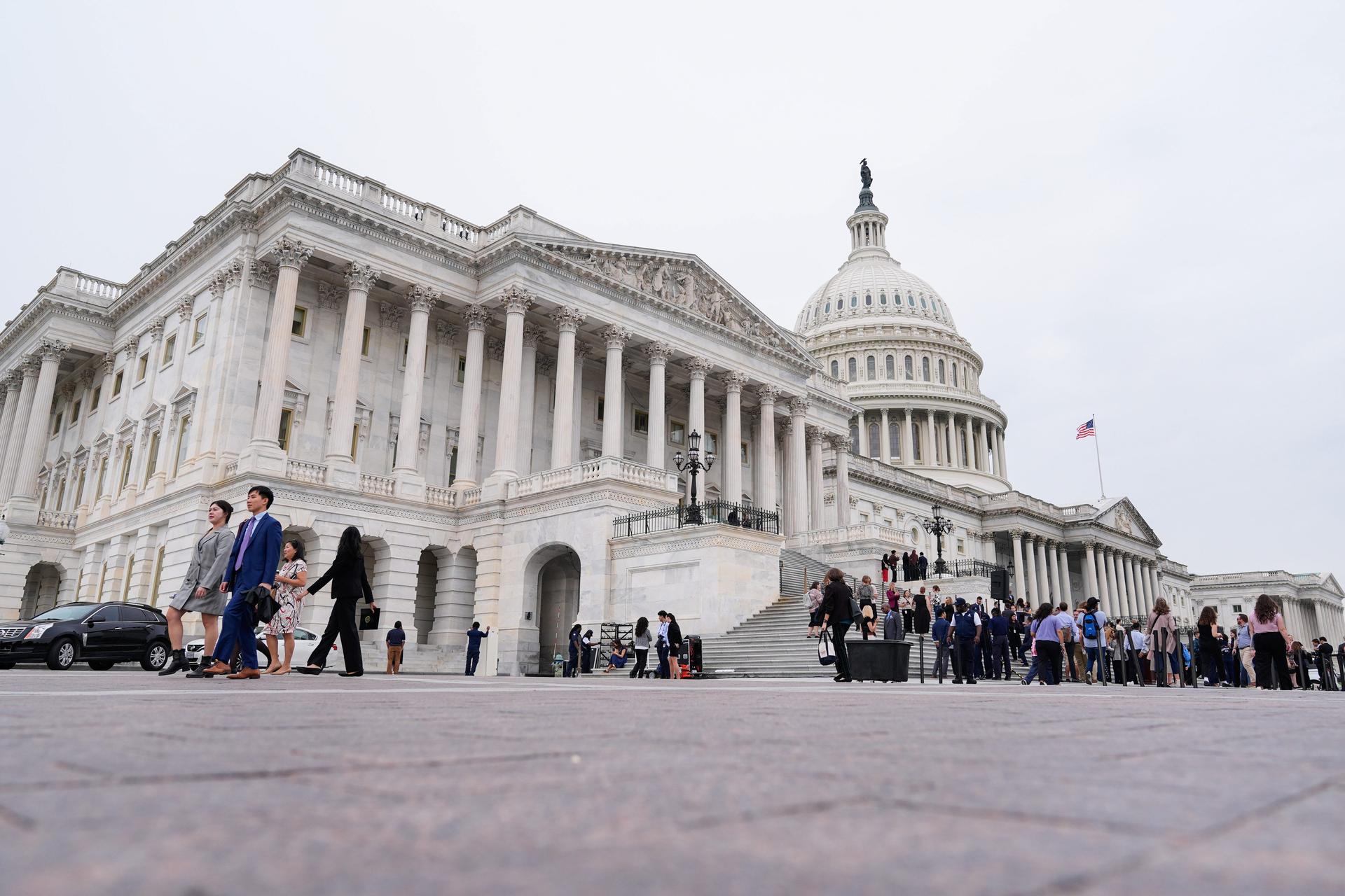 Republican and Democratic Lawmakers Fail to Fund US Government, Triggering Shutdown