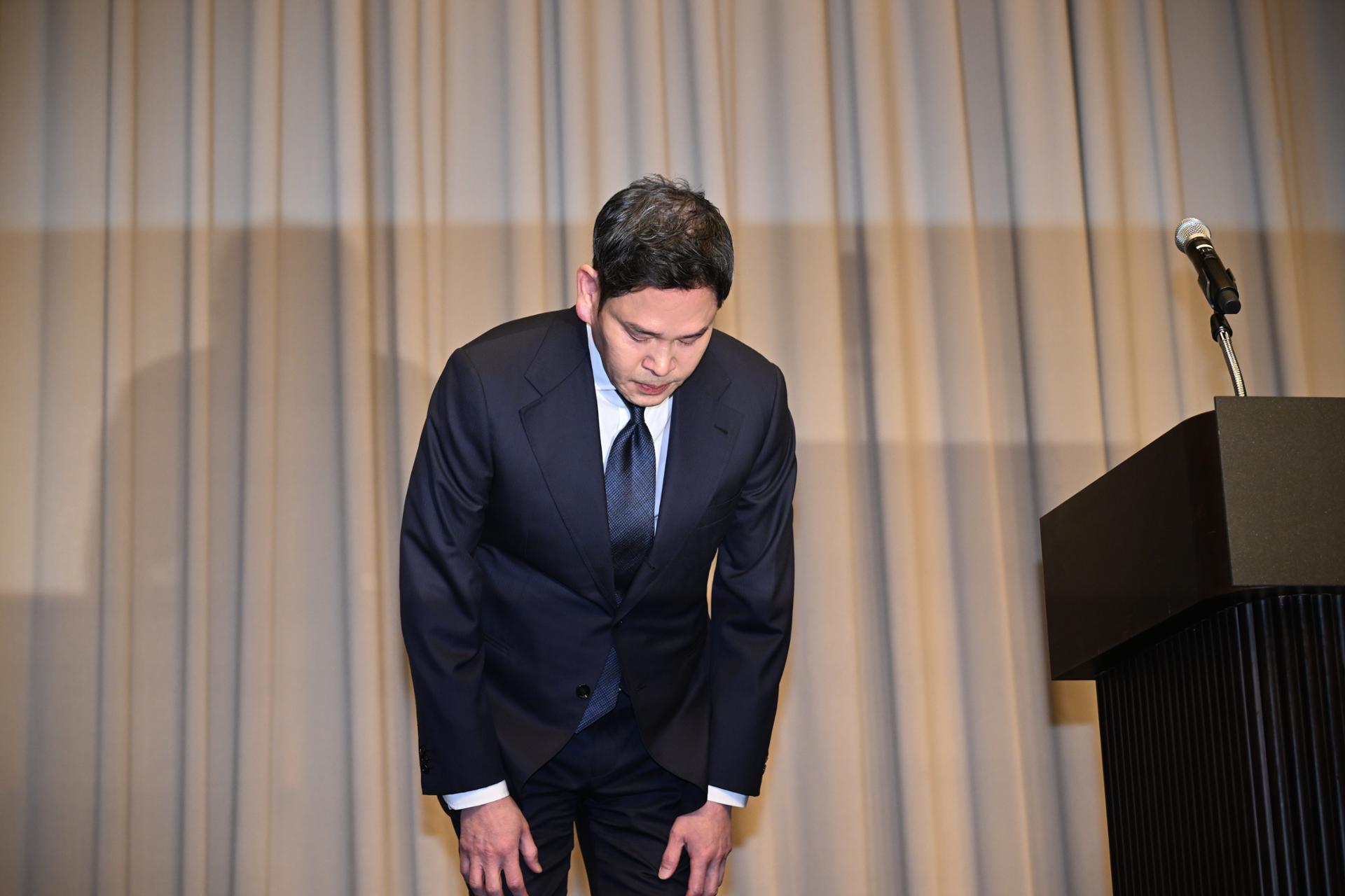 Chung Yong-jin Apologizes Again Over Starbucks Korea ‘Tank Day’ Ad Mocking Gwangju Uprising Victims