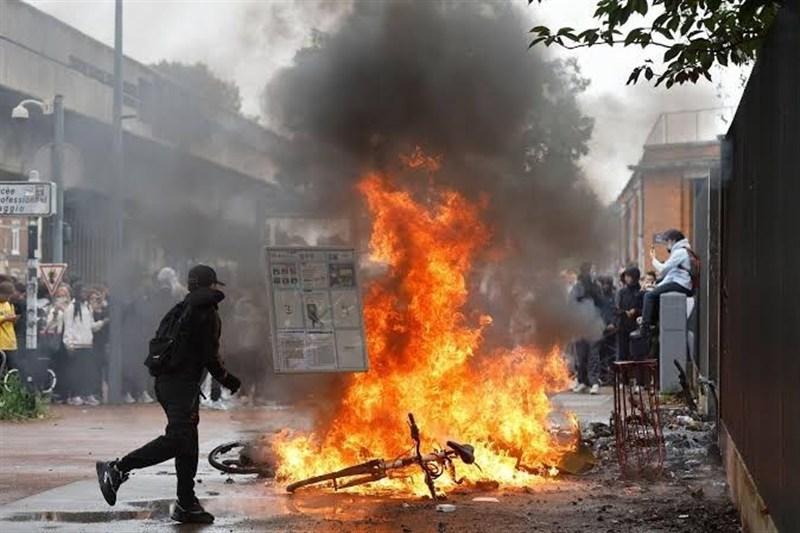 France Police Fire Tear Gas, Rubber Bullets as High School Protests Spread Nationwide
