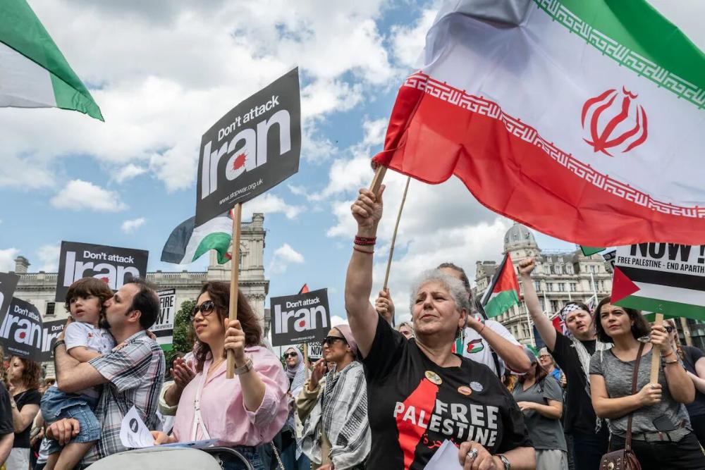 Starmer Firmly Rejects Iran War, Blasts Trump as UK Clears Economic Links with Europe