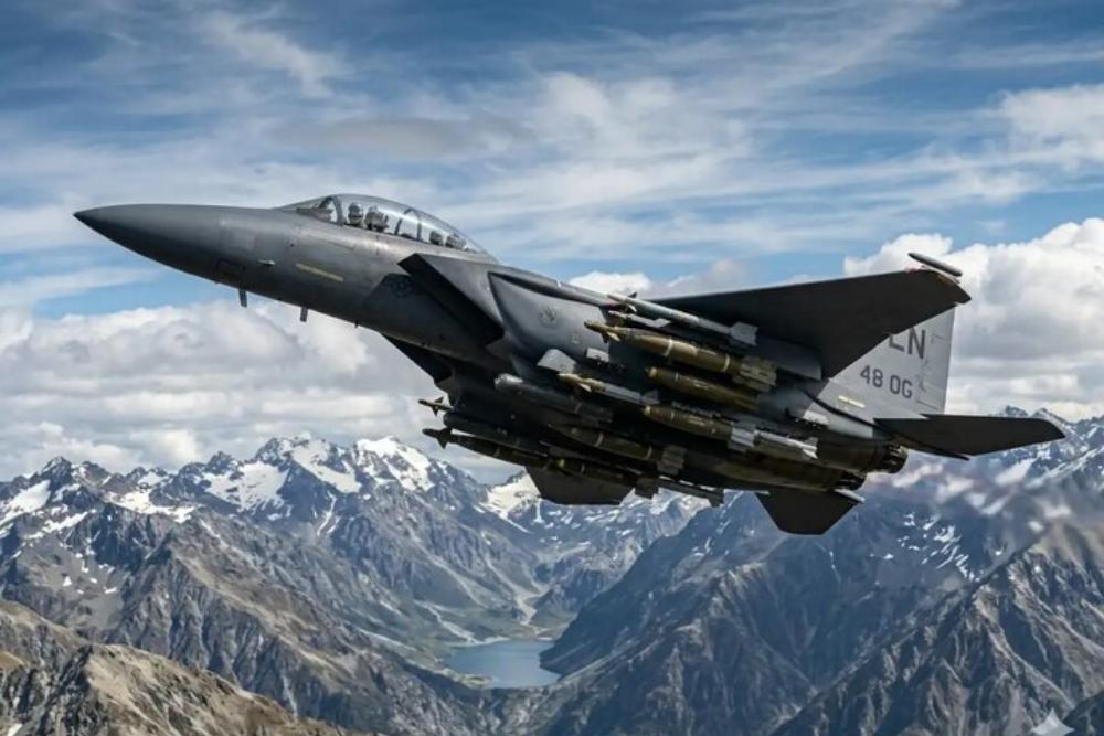 Iran Shoots Down US F-15, Rescue Mission Underway for Two Crews