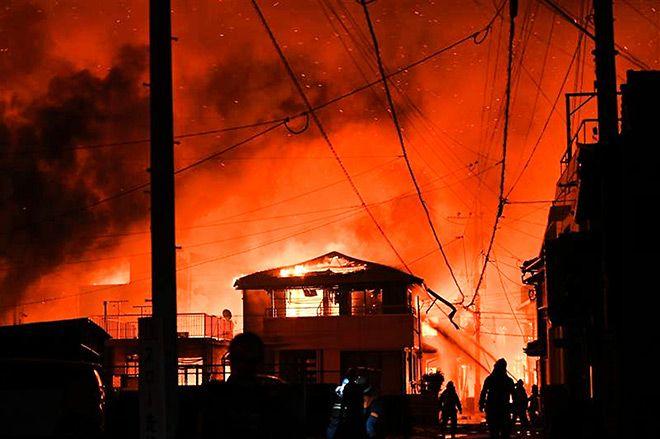 Raging Blaze Destroys 170 Buildings in Oita, Japan, Kills One