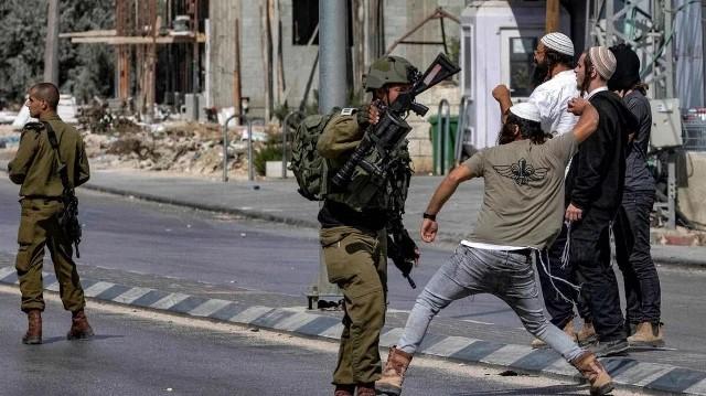 Israeli forces compel Palestinian farmer to demolish his farm near Ramallah