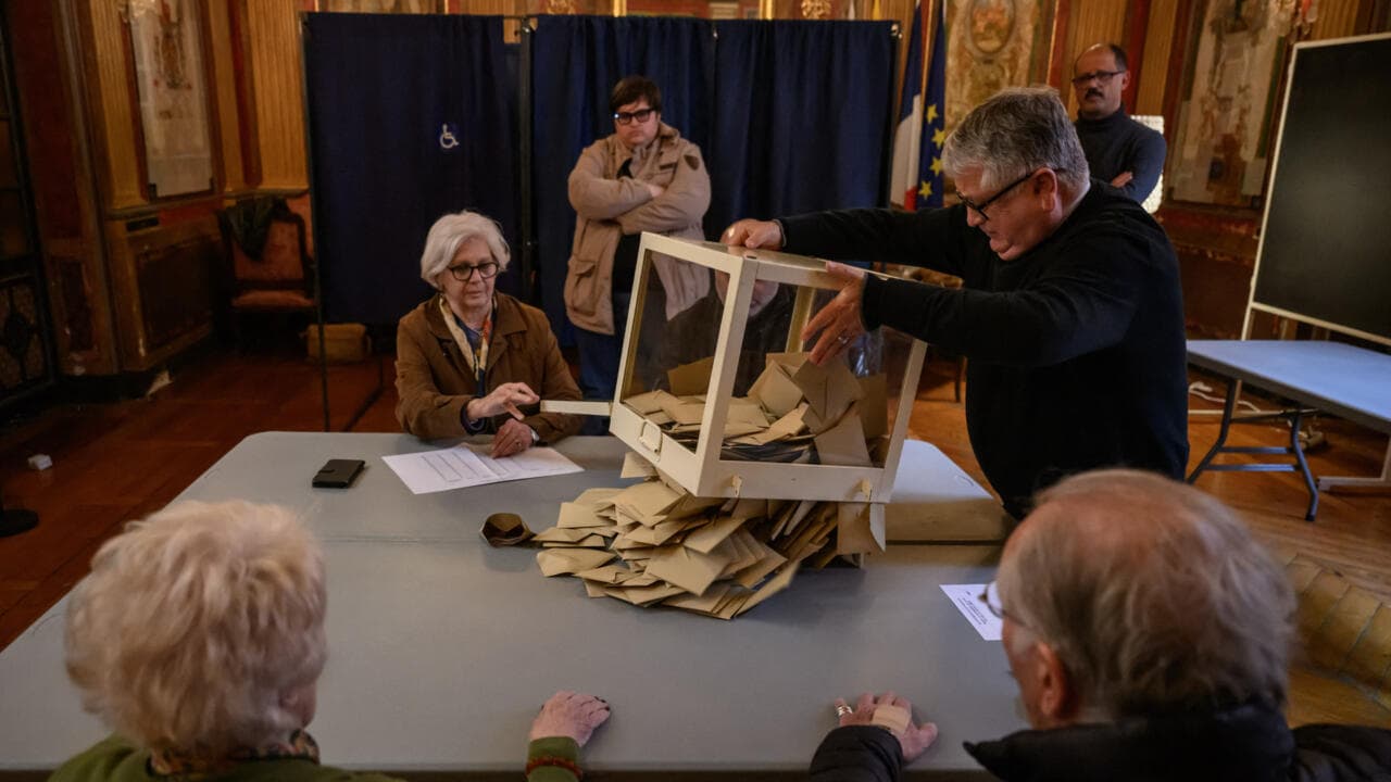 Emmanuel Grégoire Leads Paris Mayoral Race as Leftist Rival Threatens to Split Vote