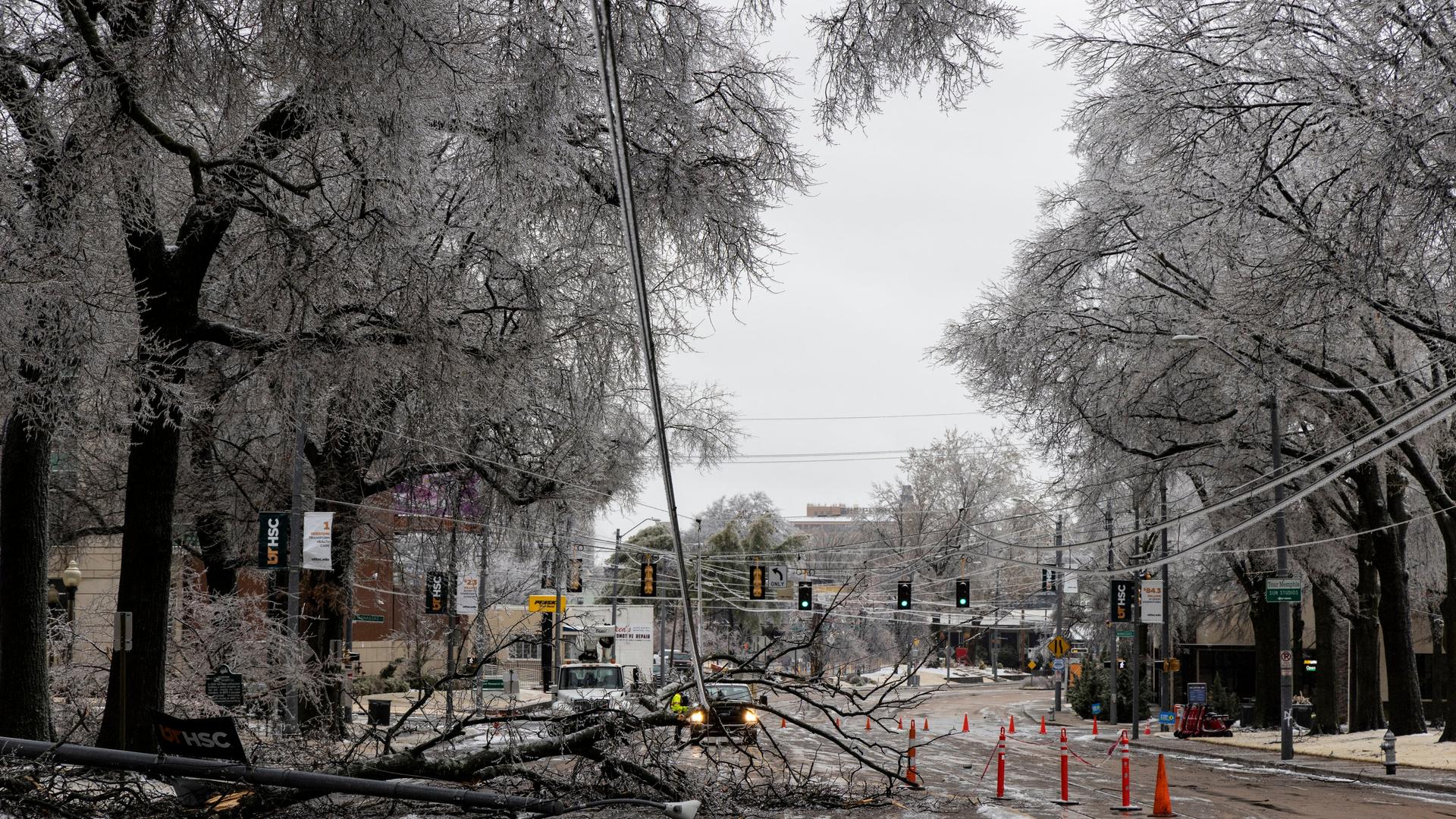 Monster Winter Storm Cancels Over 10,000 Flights Across U.S.