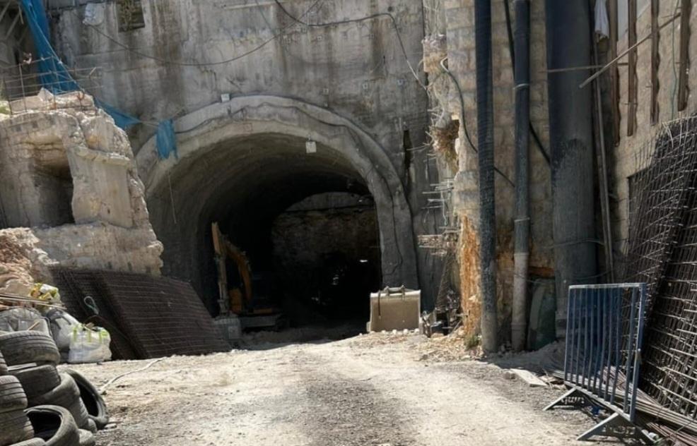 Netanyahu Enters Western Wall Tunnels as Hamas Warns of Assault on Al-Aqsa