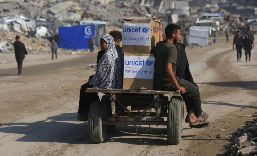 Fuel Shortages Halt Vehicles in Gaza, Residents Rely on Bicycles for Daily Work