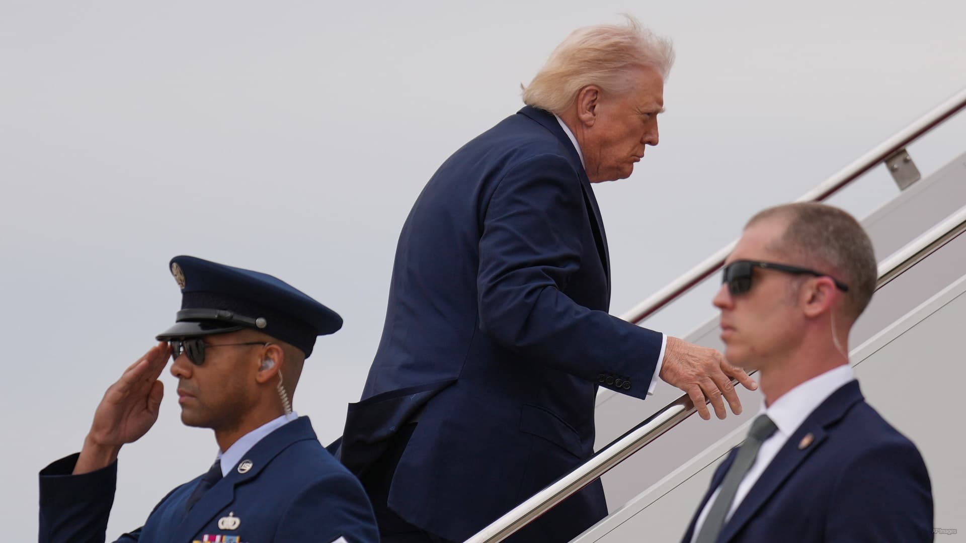 Jeffries warns Trump could get somebody killed.