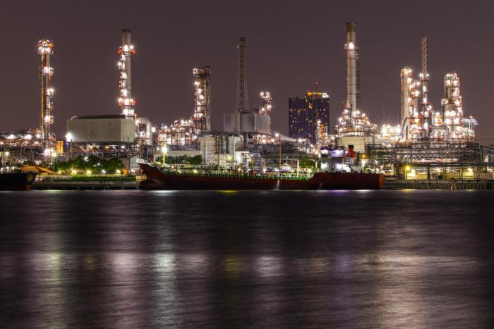 U.S.-Israel Actions Against Iran Close Strait of Hormuz, Raising Global Oil Costs