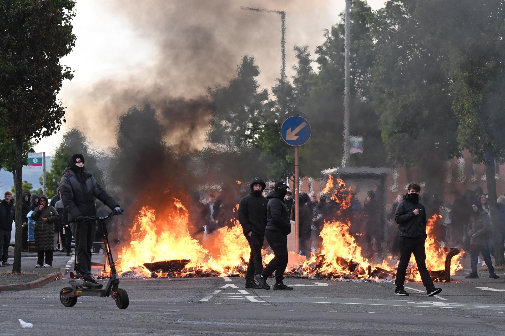 Masked Rioters Burn Cars and Homes in Belfast After Knife Attack Video Circulates