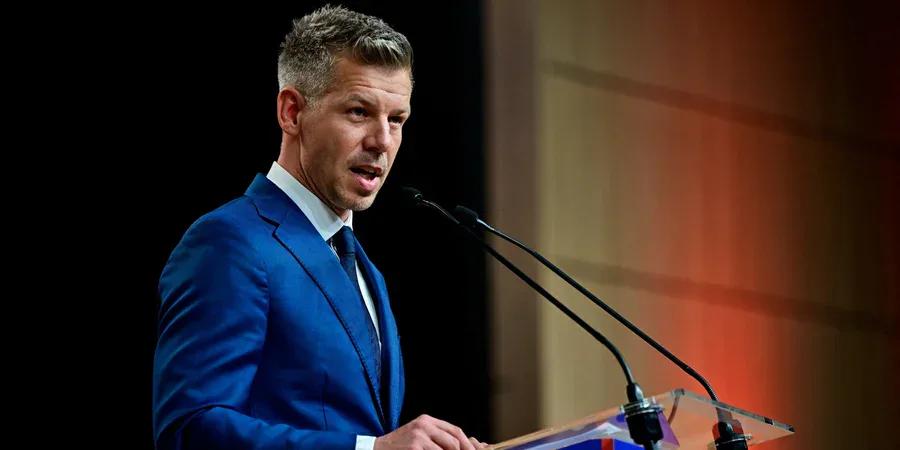 Péter Magyar Sworn In as Hungary Prime Minister, Orders Orbán Regime Officials Out by May 31