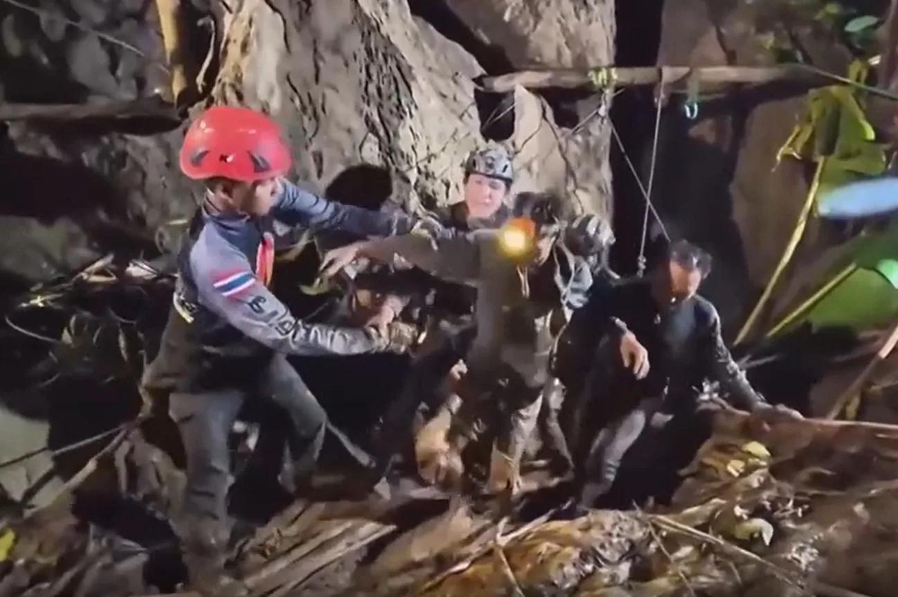 Laos Rescue Divers Evacuate First Villager From Flooded Cave After Flash Floods