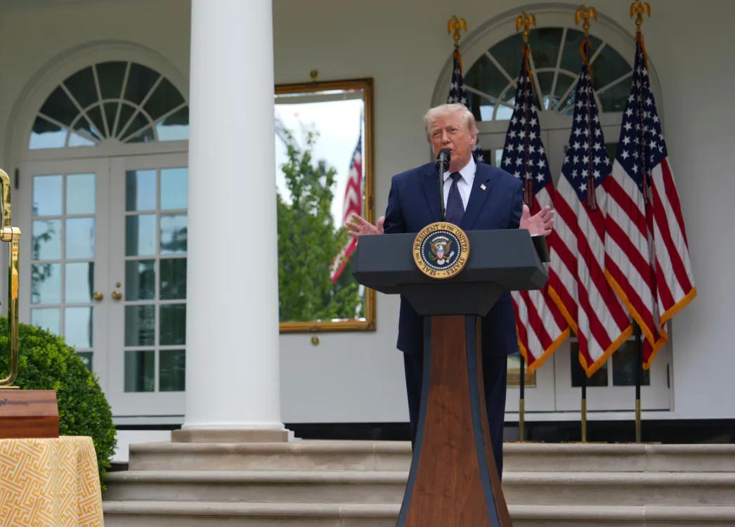 Donald Trump Confirms Sikorsky Builds Granite Marine One Helipad on White House South Lawn