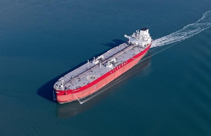 Iran Strikes Kuwaiti Oil Tanker Near Dubai, Trump Threatens Kharg Island